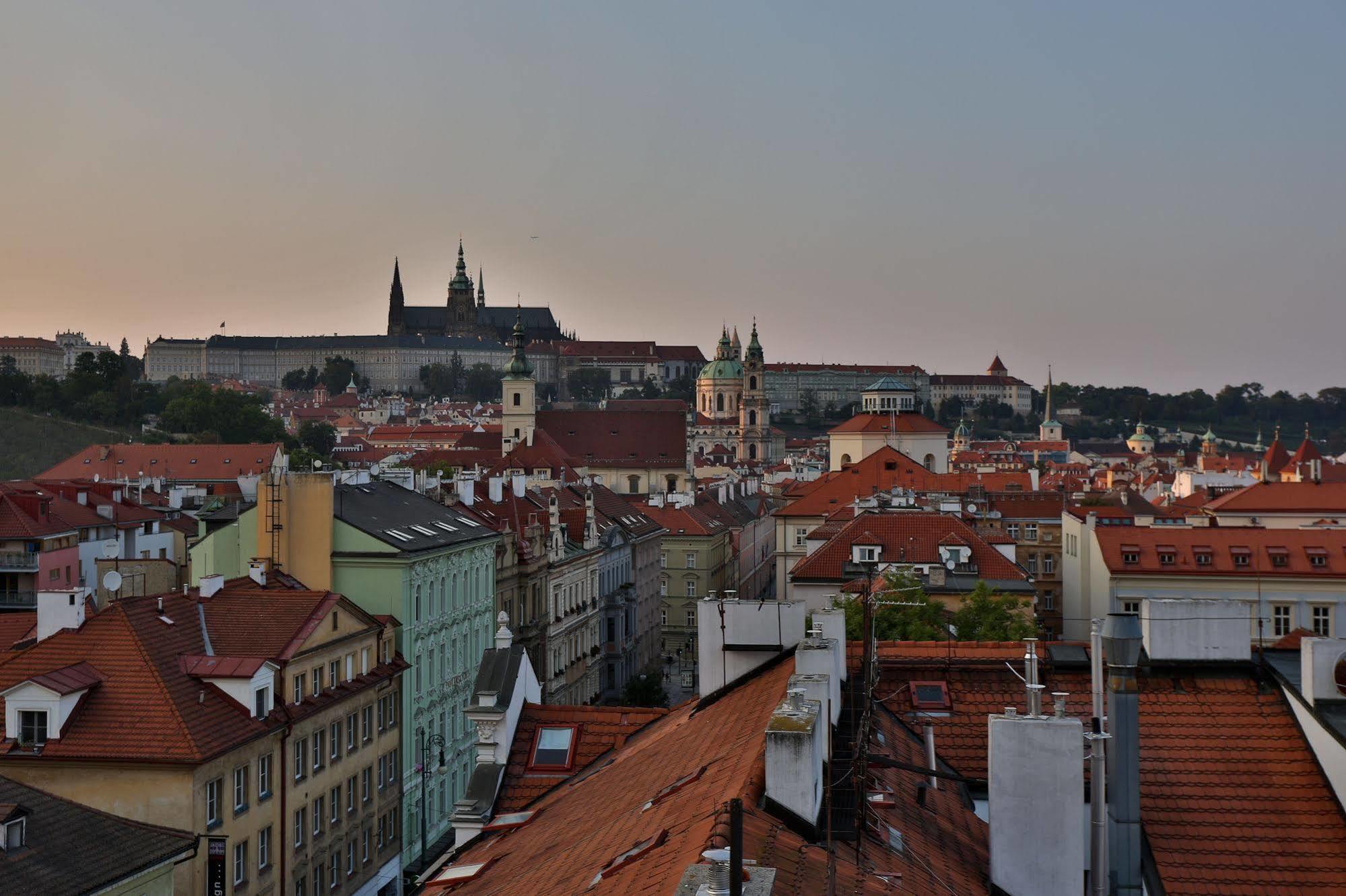 & 4* Prag