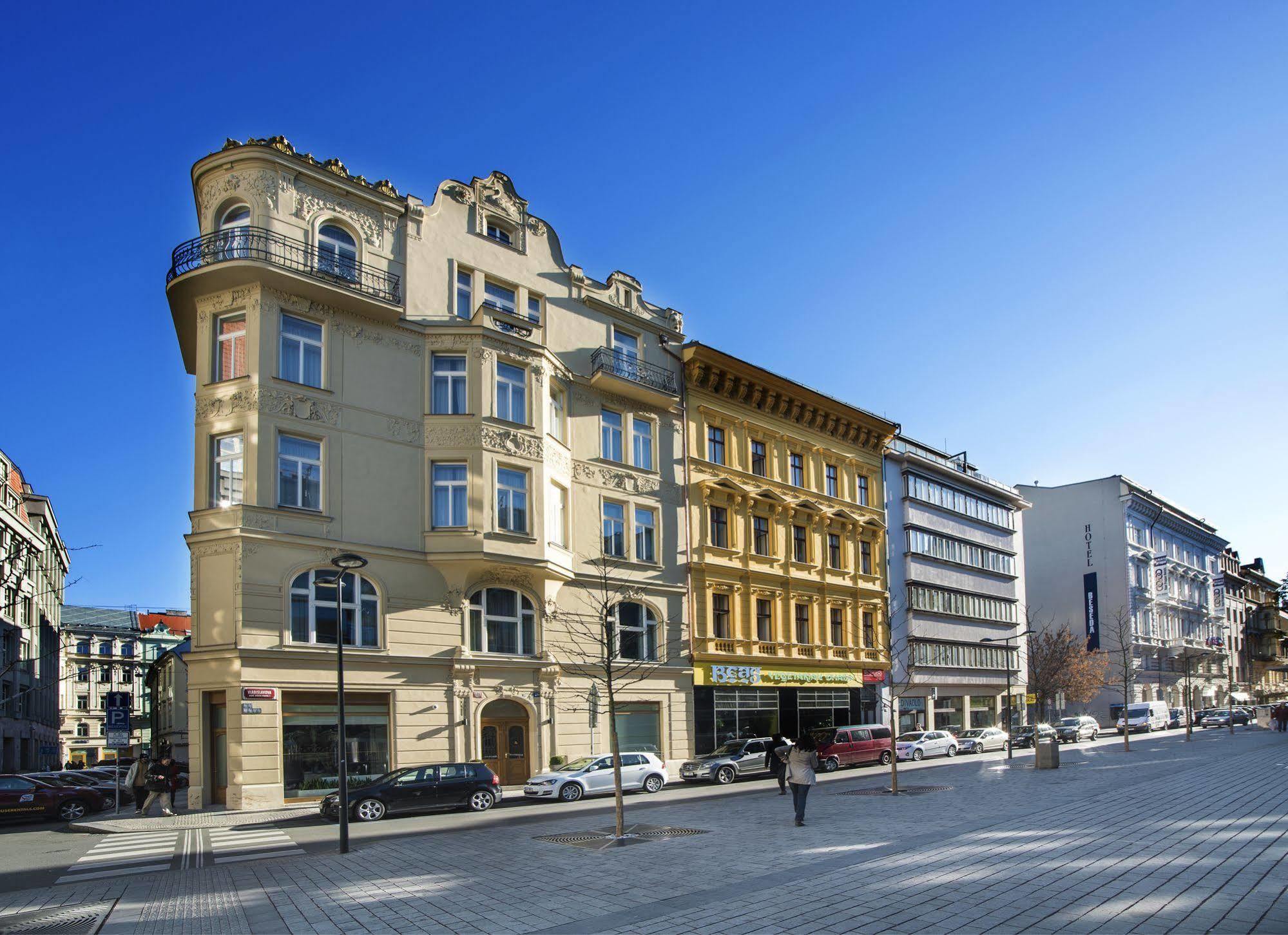 Golden Crown Hotel 4*