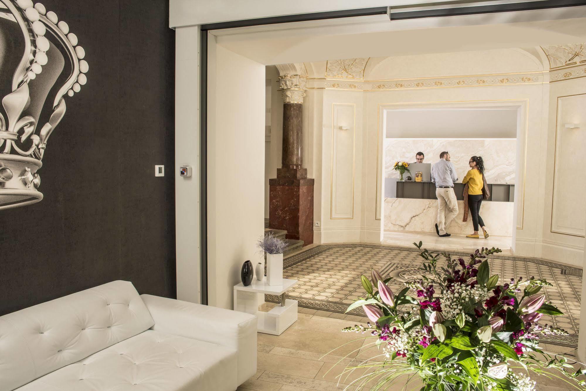Golden Crown Hotel 4*