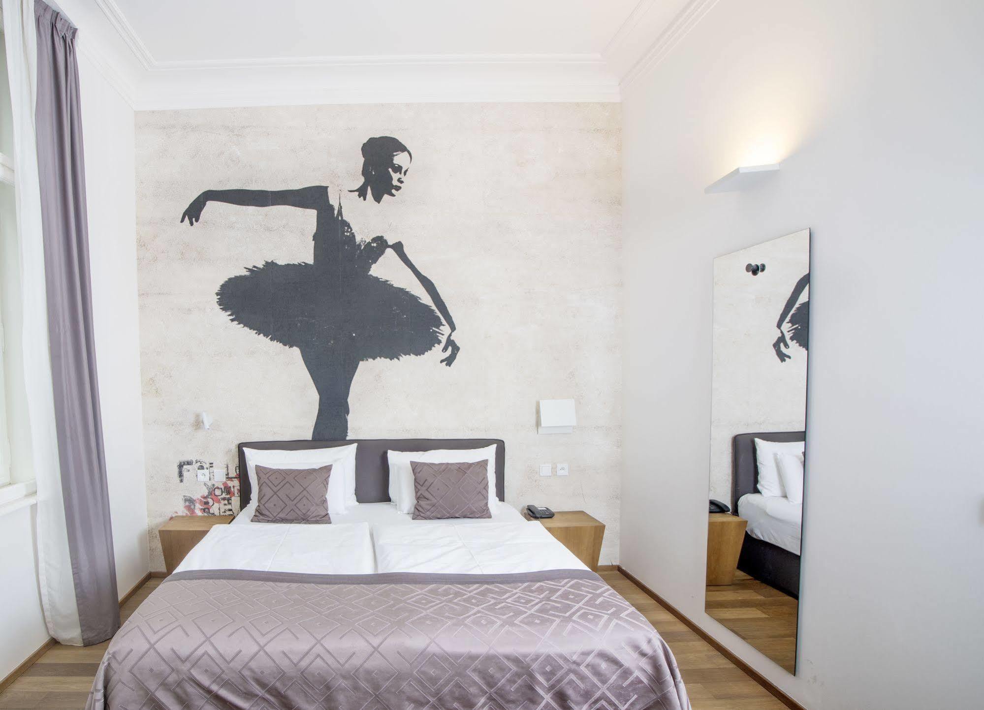 Golden Crown 4* Prague