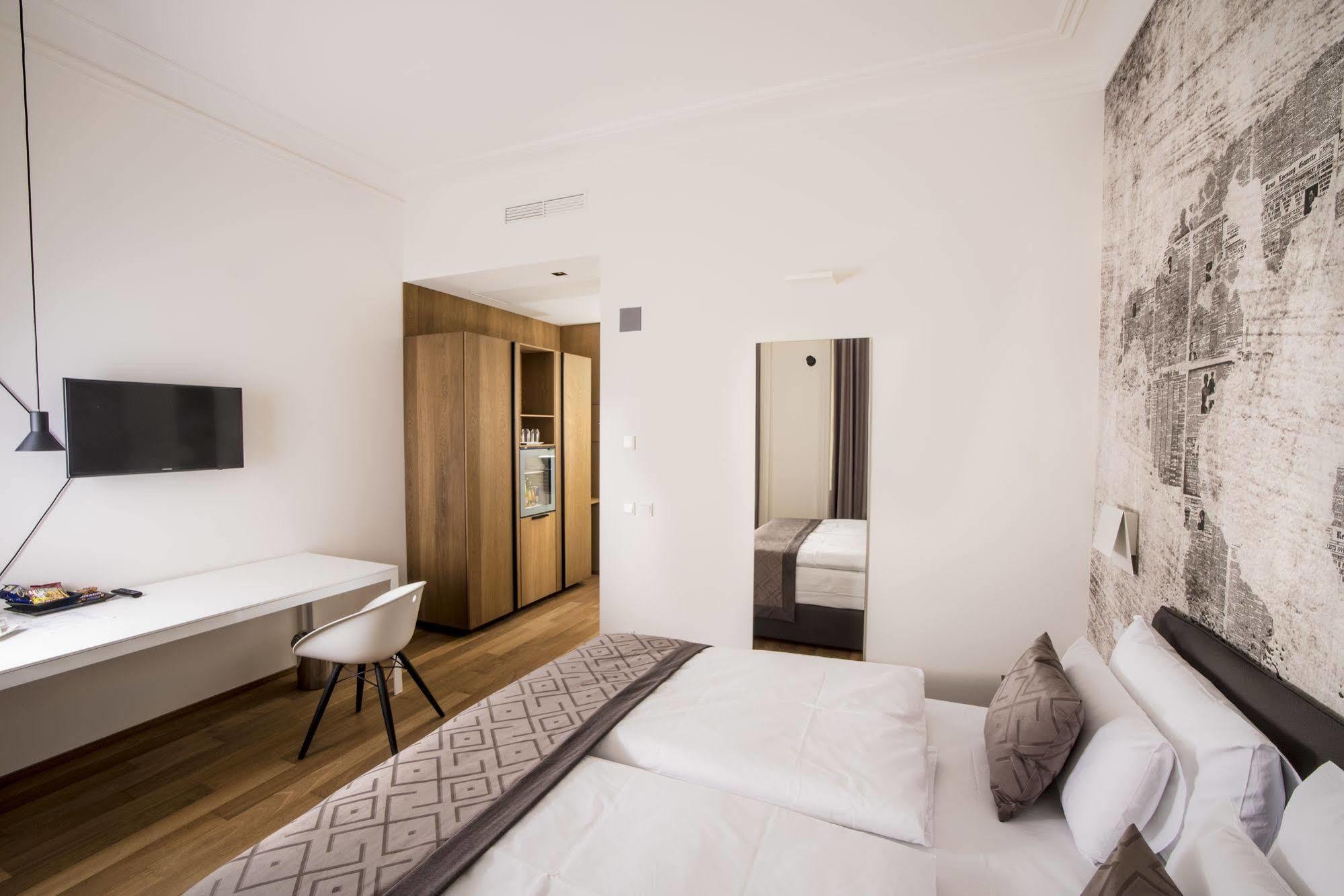 Golden Crown 4* Prague