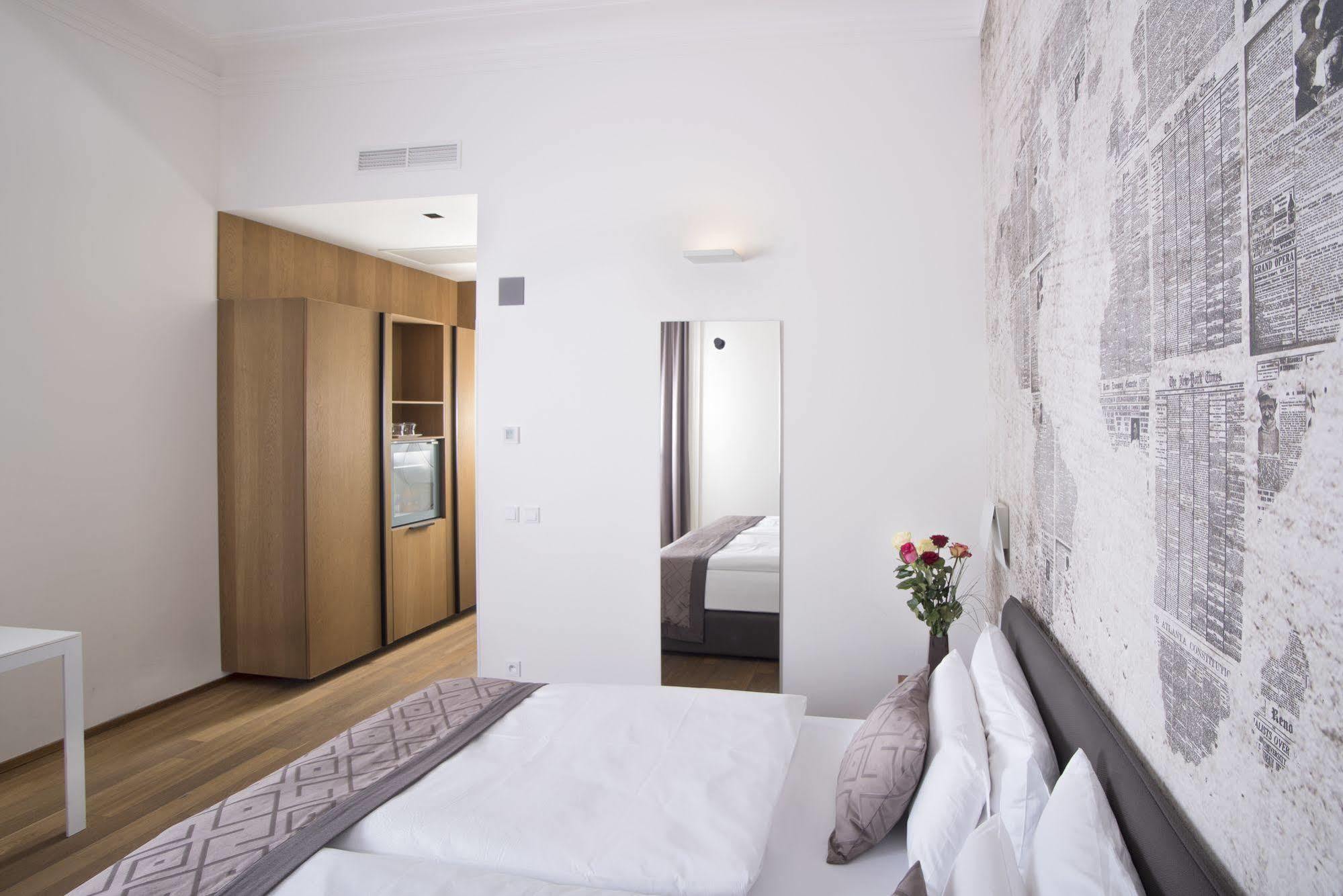Golden Crown Hotel