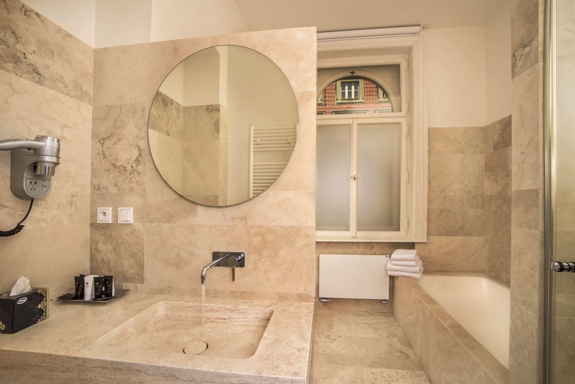Golden Crown 4* Prague