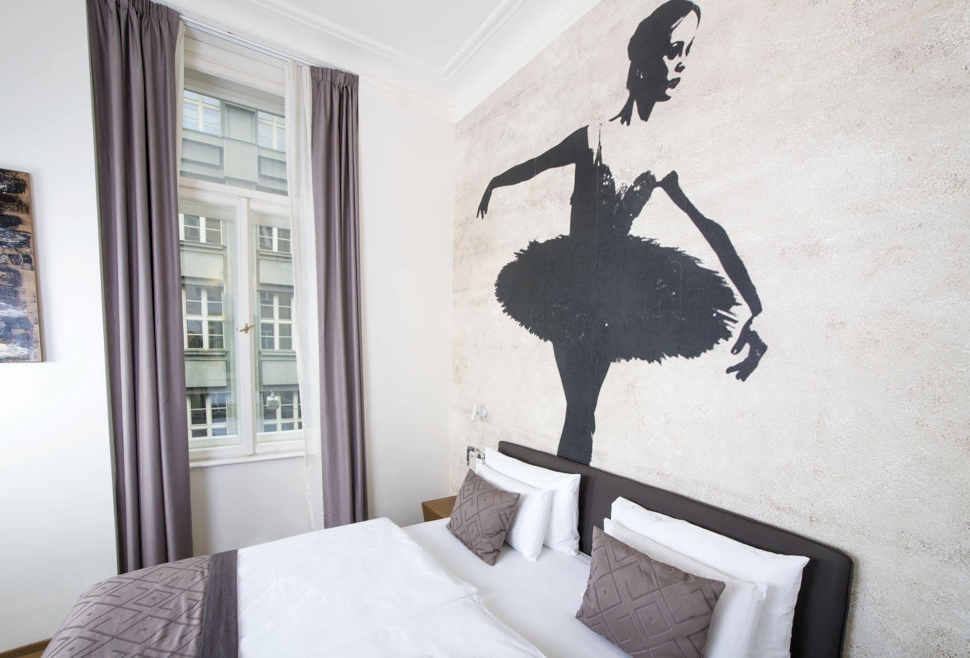 Golden Crown 4* Prague
