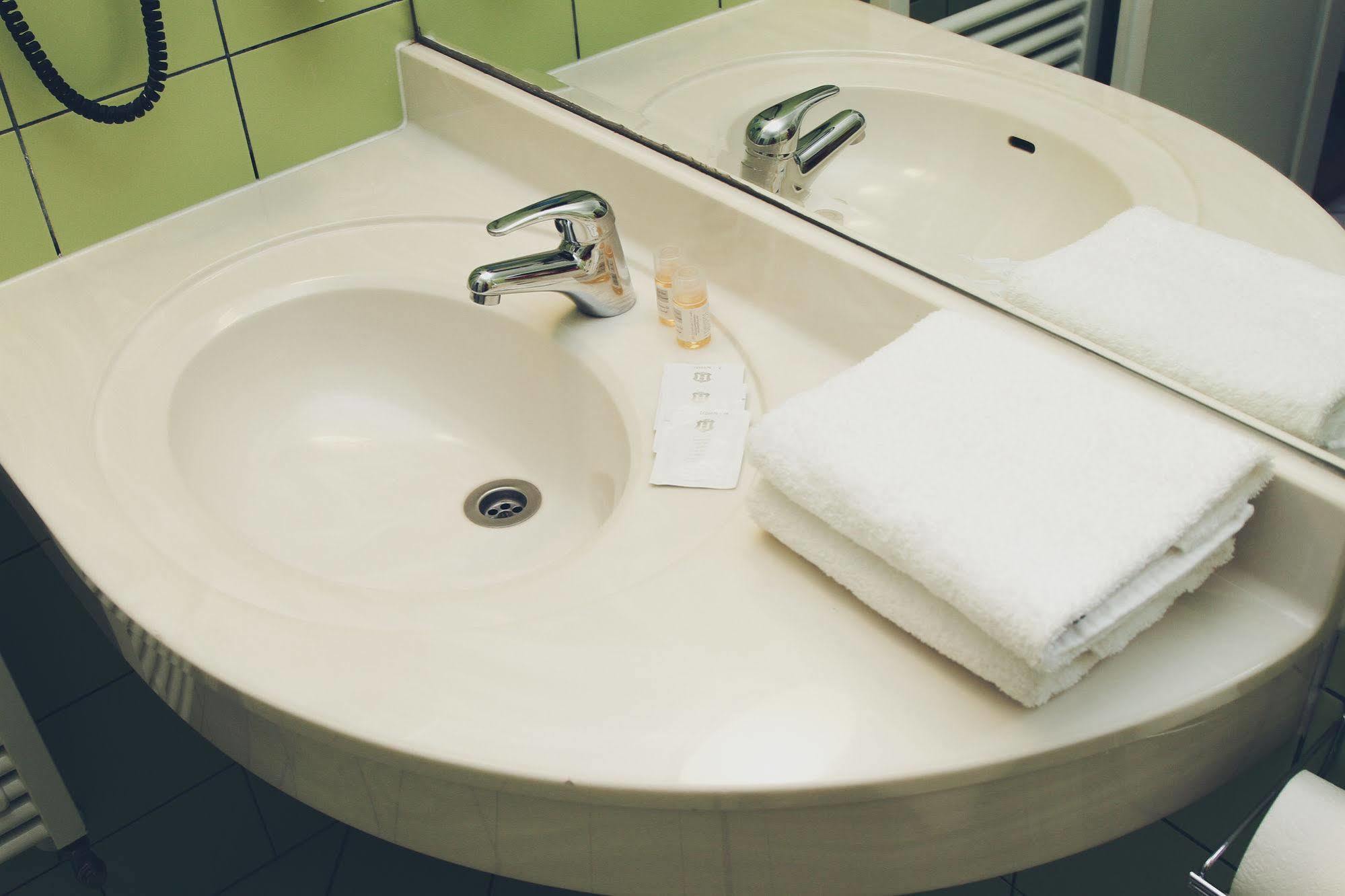 Hotel Inturprag 3*