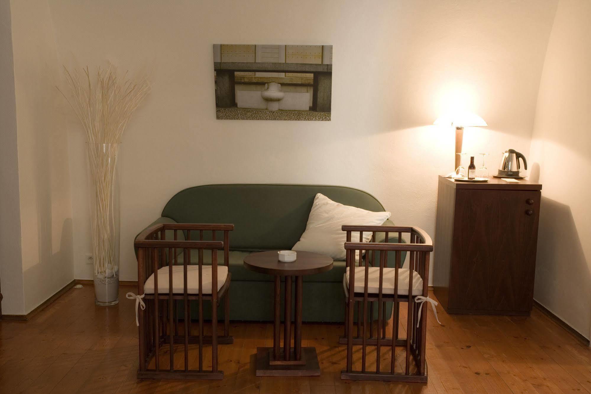 Domus Henrici Otel