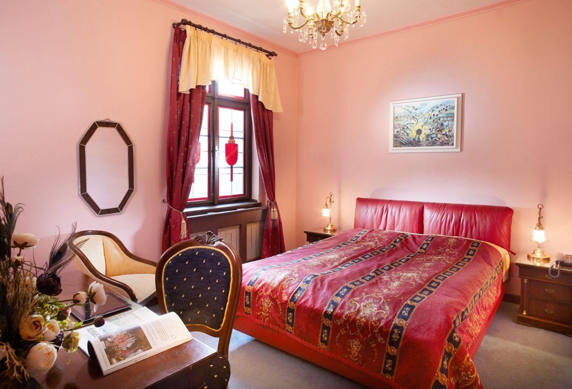 U Pava Otel