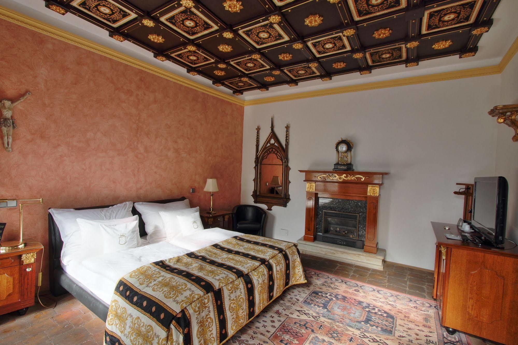 U Pava Otel 4*