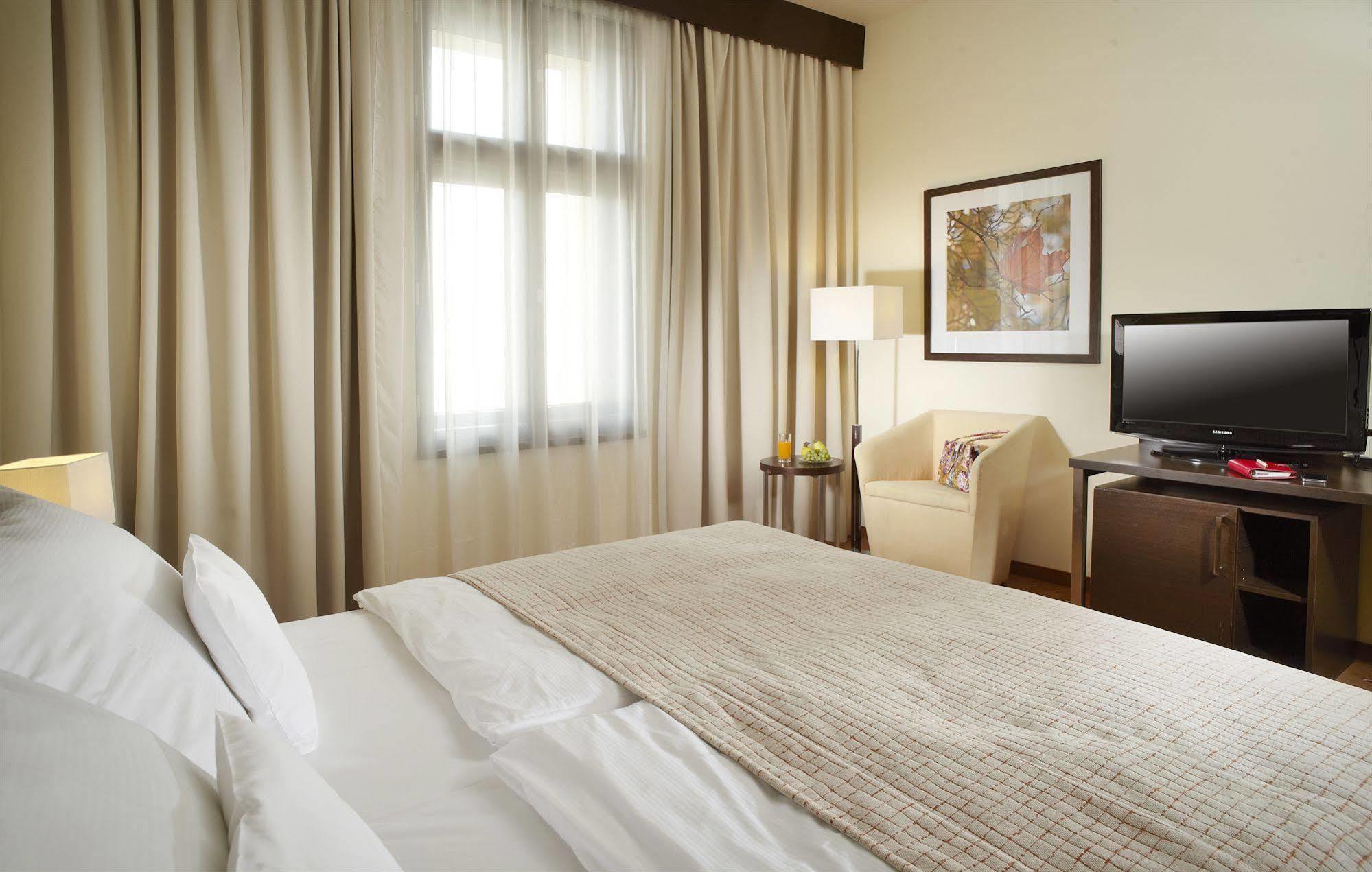 Clarion Prag