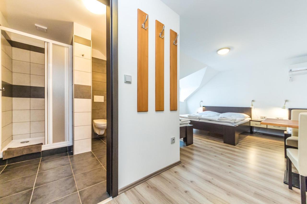 Nova Hospoda - & Restaurant Otel Prag