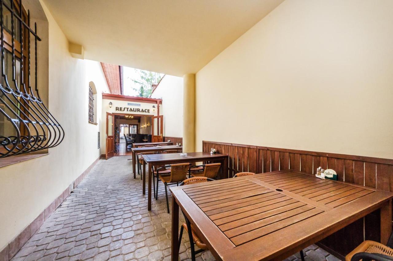 Nova Hospoda - & Restaurant Otel Prag