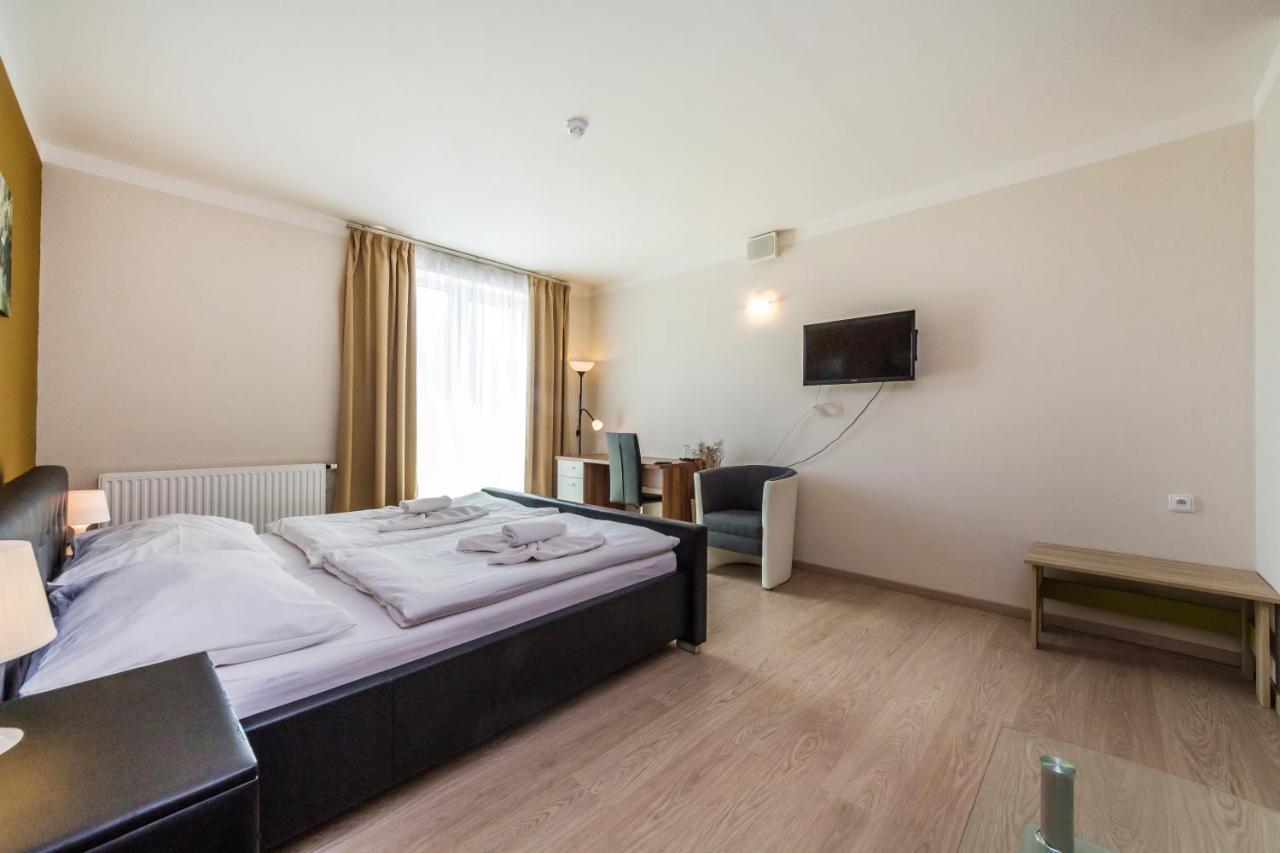 Nad Kralovnou & Restaurant 3* Prague