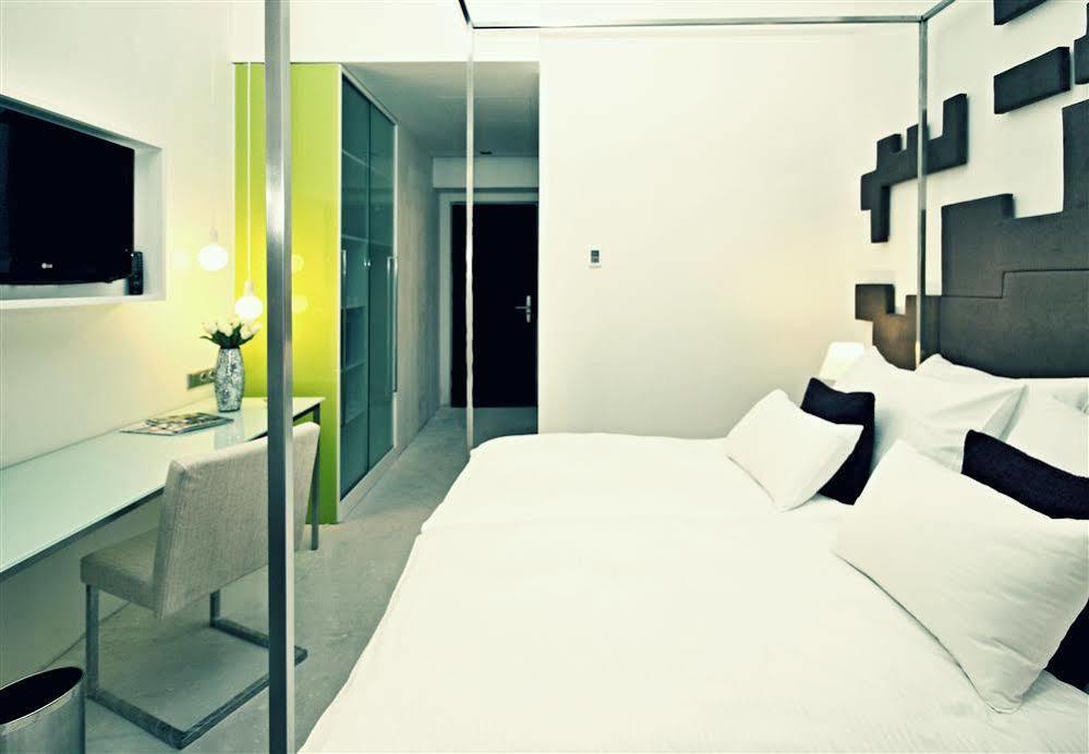 Hotel Pure White