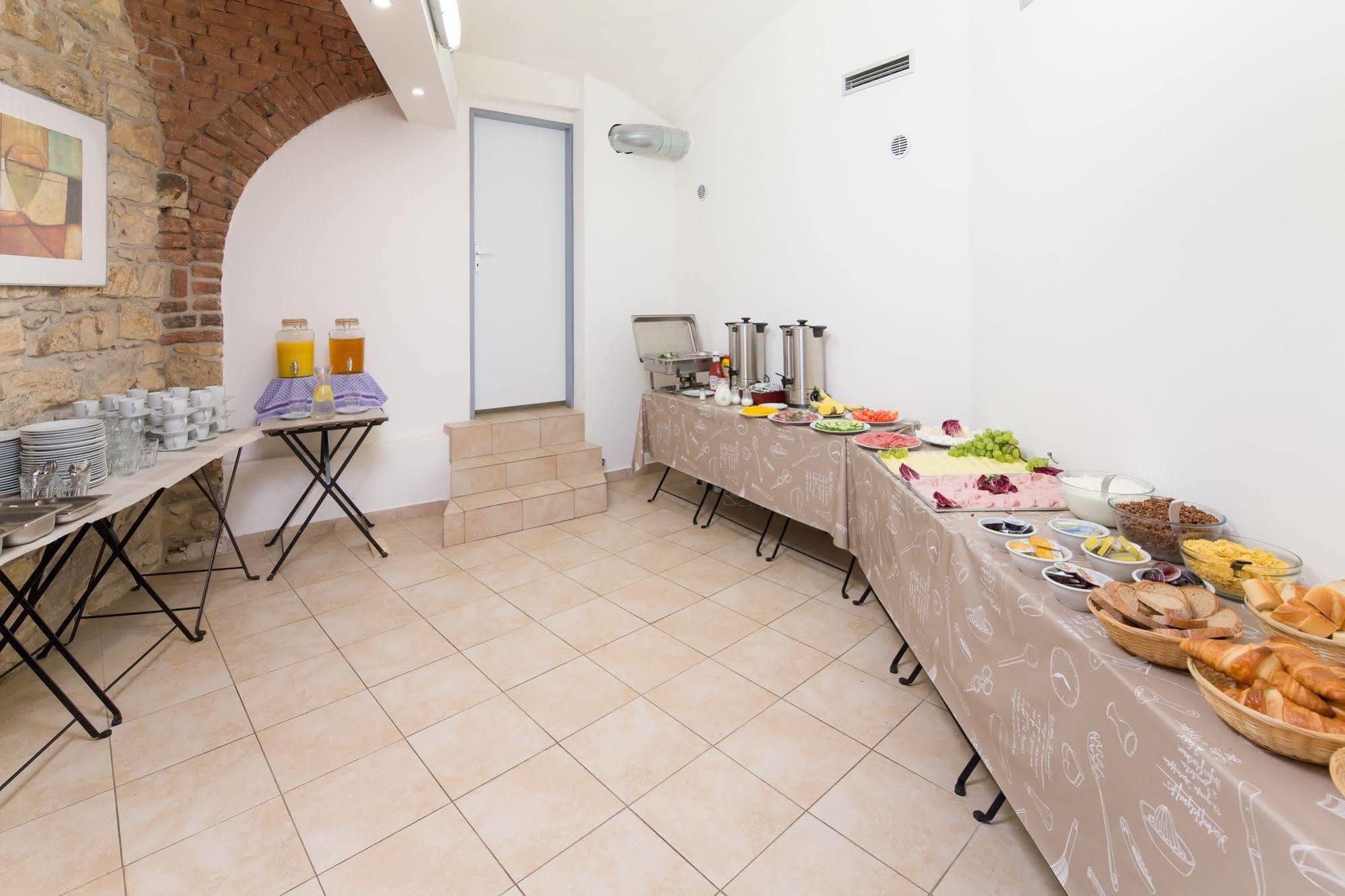 Le Petit 3* Prague