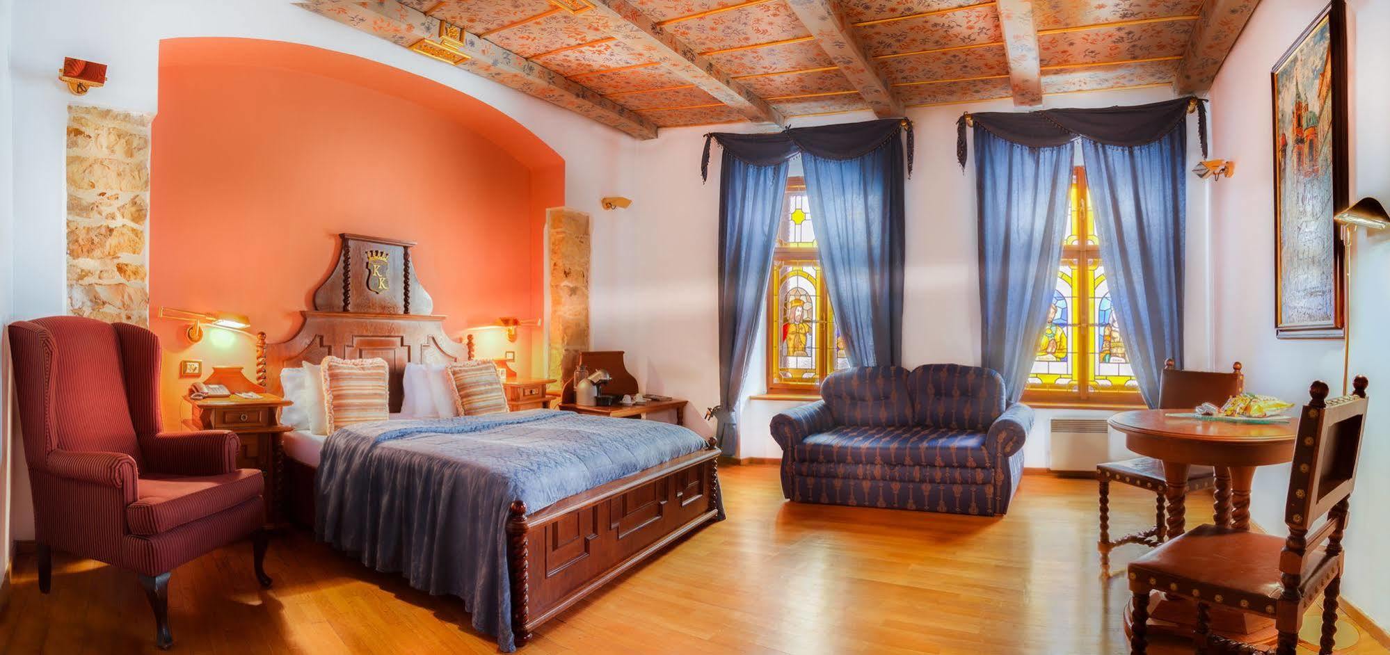 The King Charles 4*
