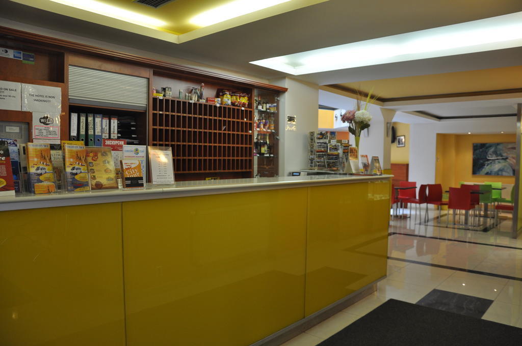 De Luxe Hotel