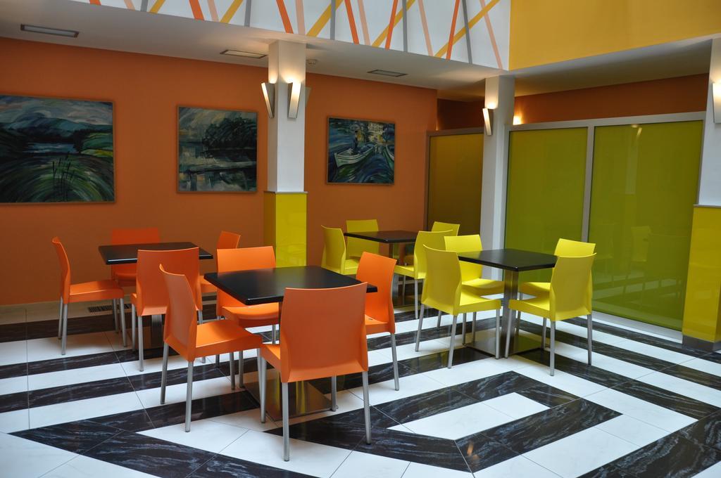 Hotel De Luxe 3*
