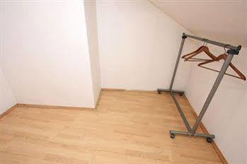Apartments At The Golden Plough Apartment