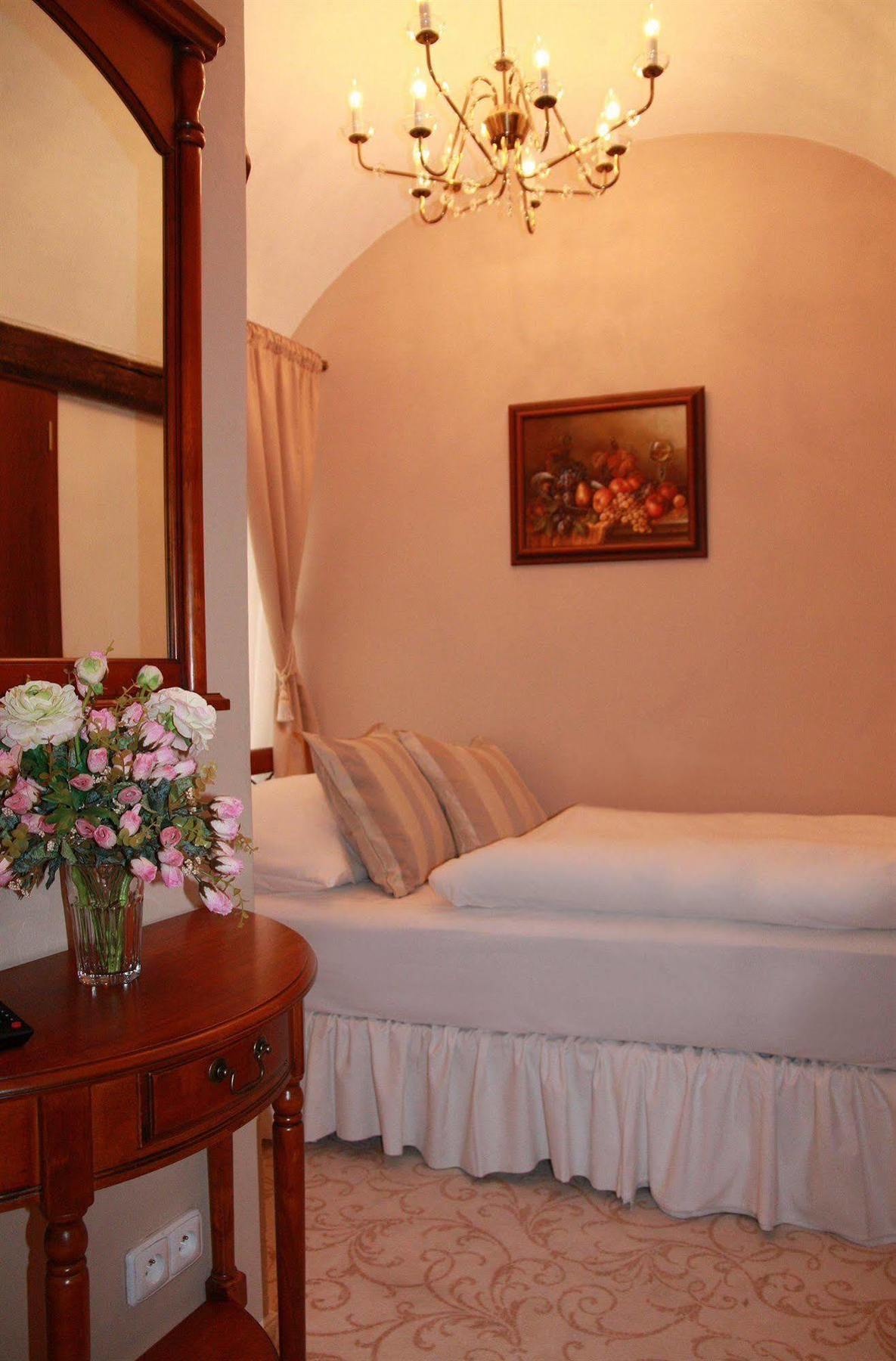 Otel Golden Age