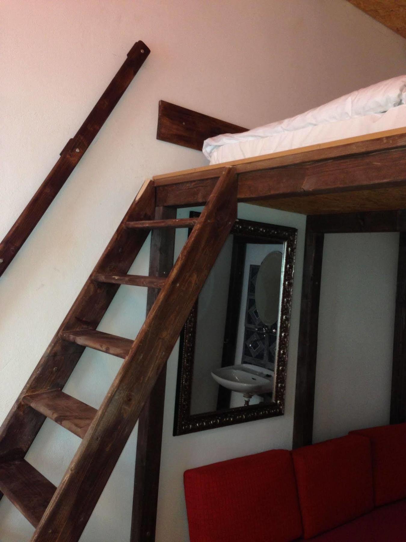 Marabou Hostel *