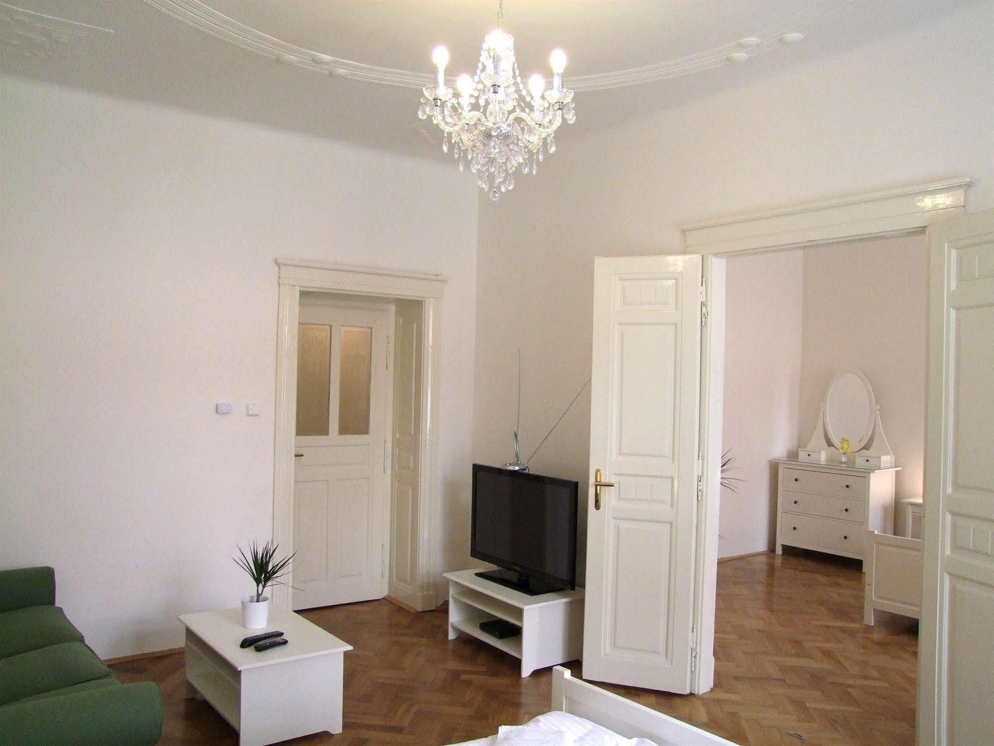 Old Town Square Appart hôtel 4*