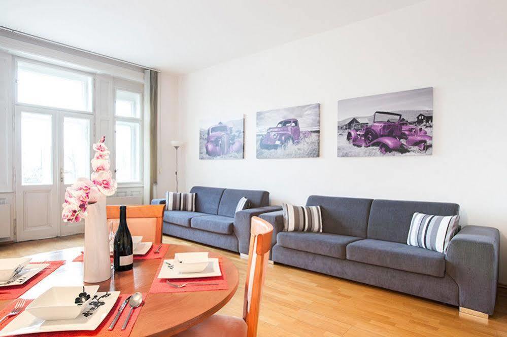 Riverview * Prague