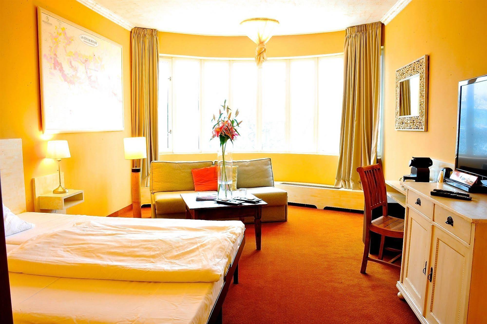 St. Tropez Hotel