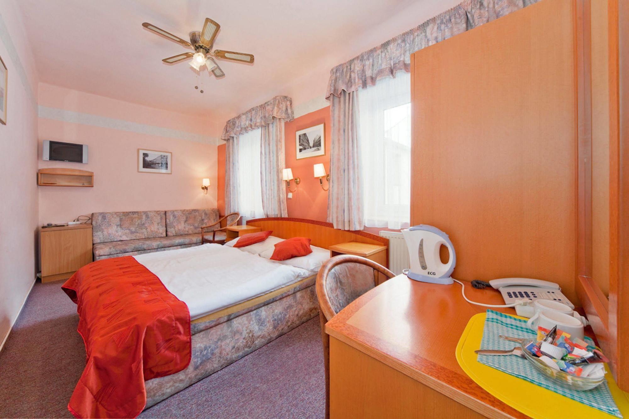 Hotel White Lion 4*