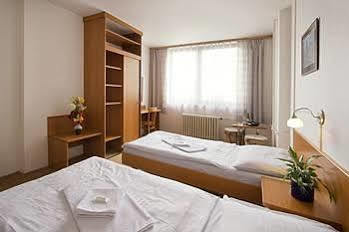 A&o Metro Strizkov Hostel