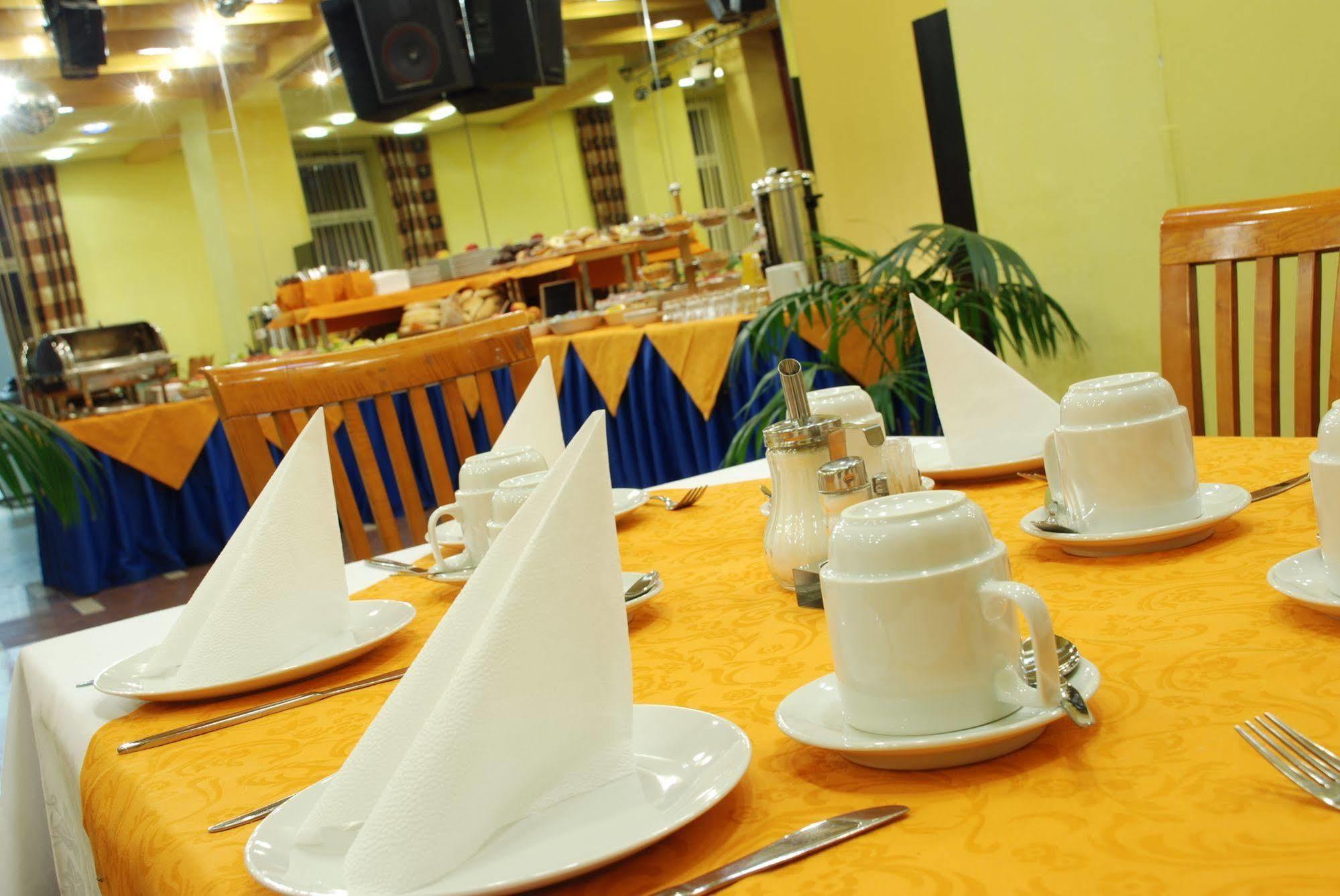 Henrietta Hotel