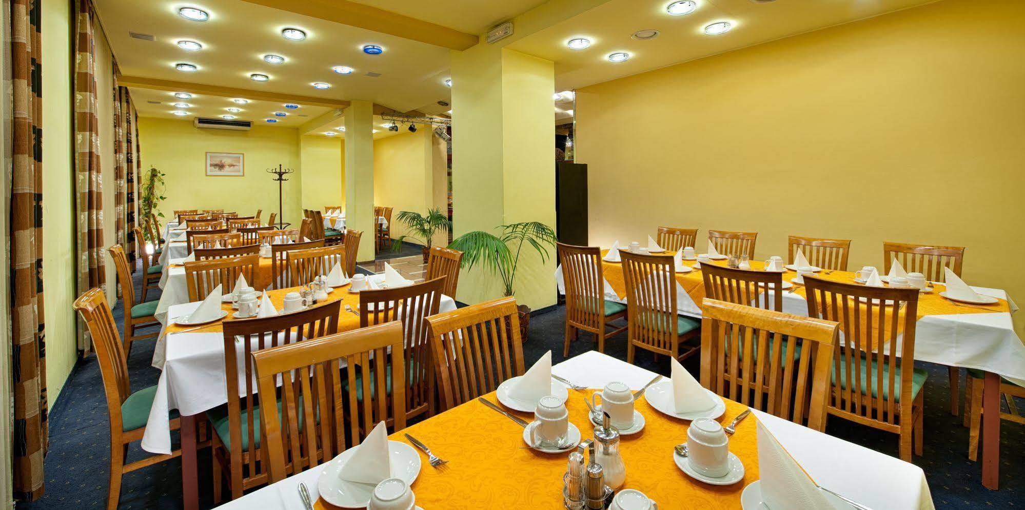 Hotel Henrietta 3*