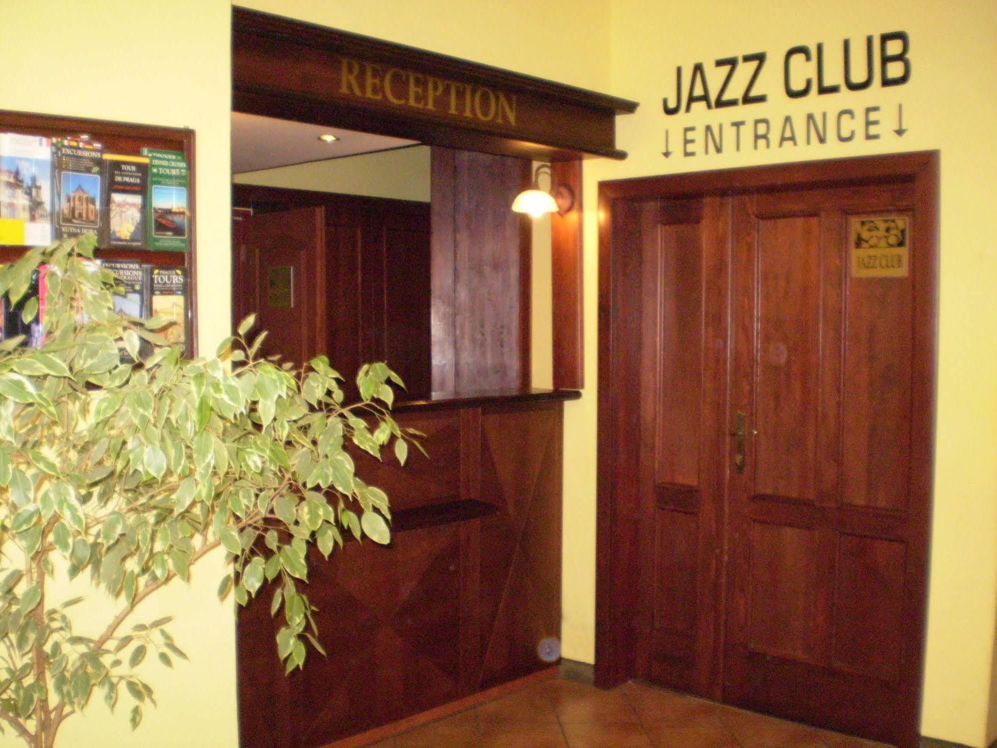 U Stare Pani - At The Old Lady Hotel 4*