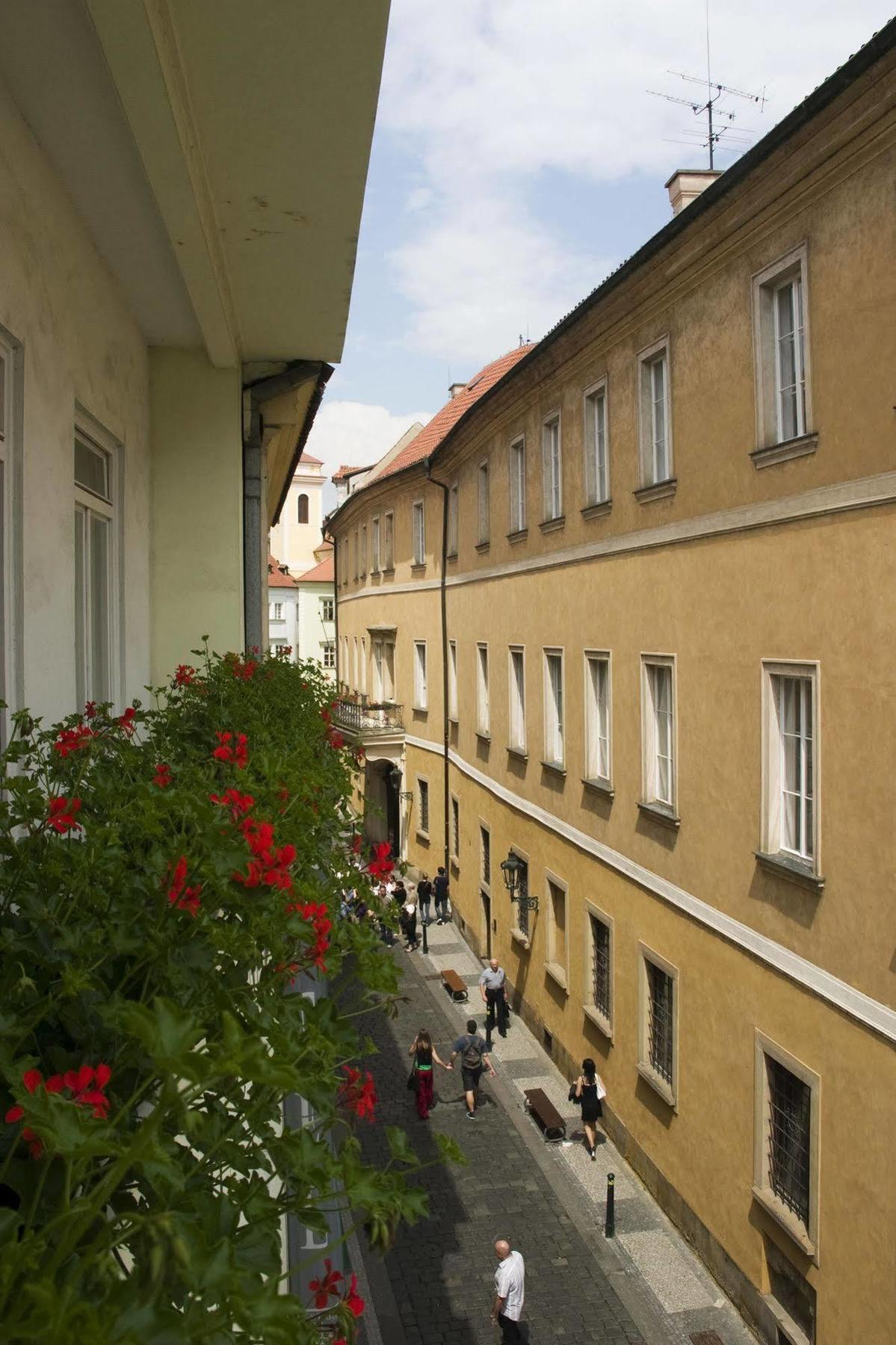 U Stare Pani - At The Old Lady Praga