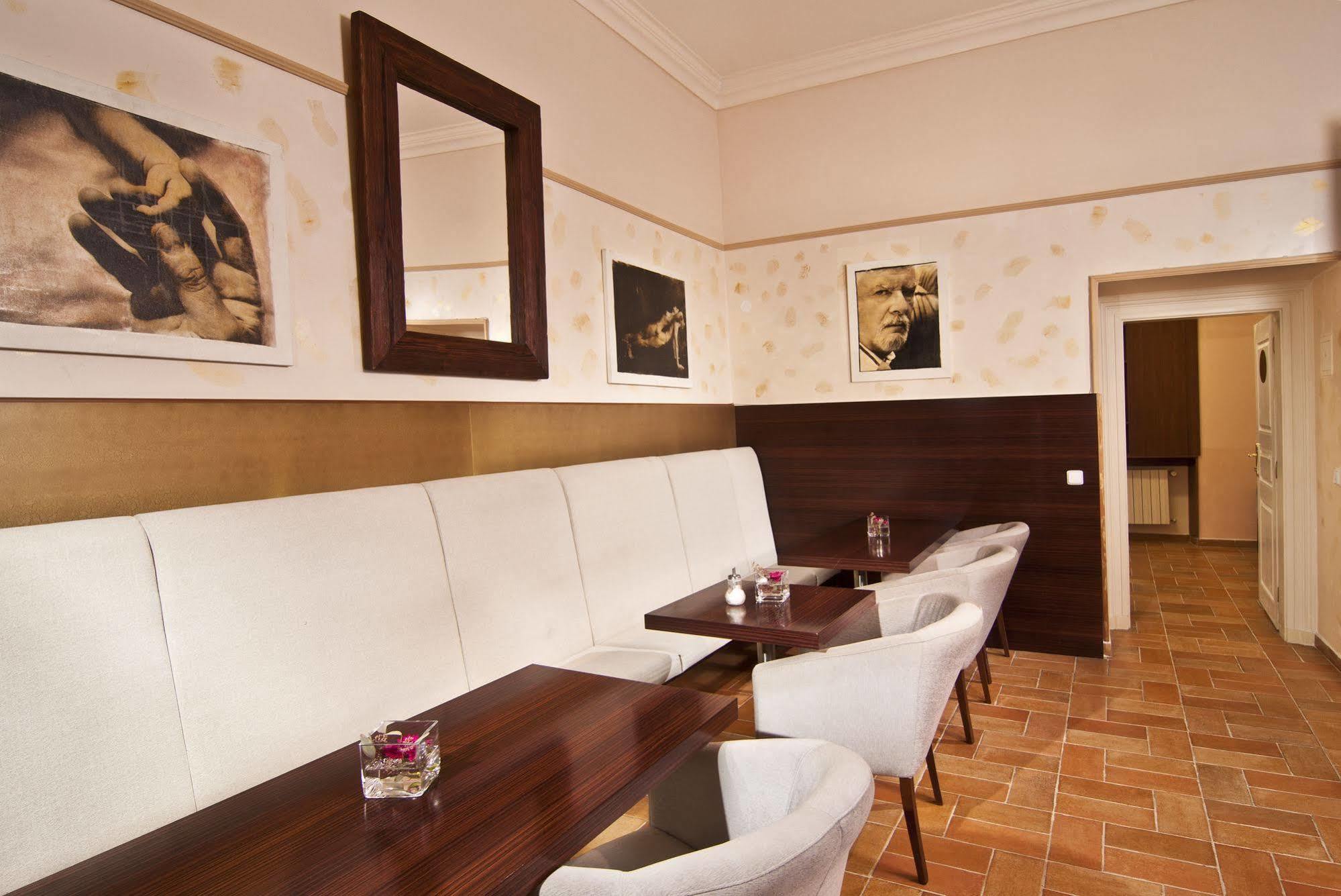 1 Otel 4*