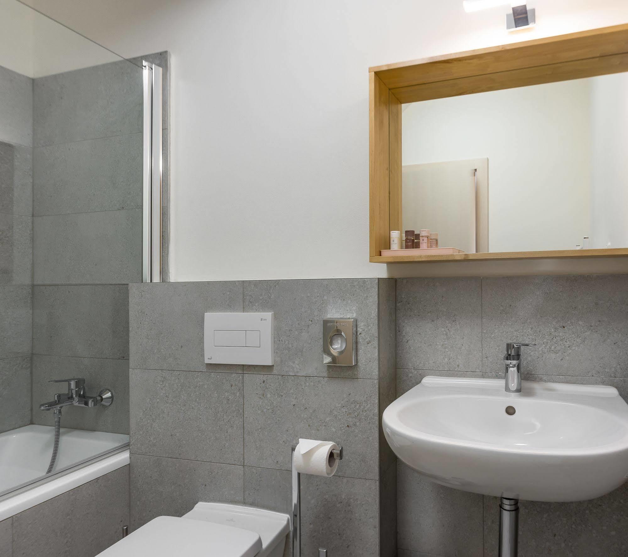 7 Tales Apartments By Adrez *
