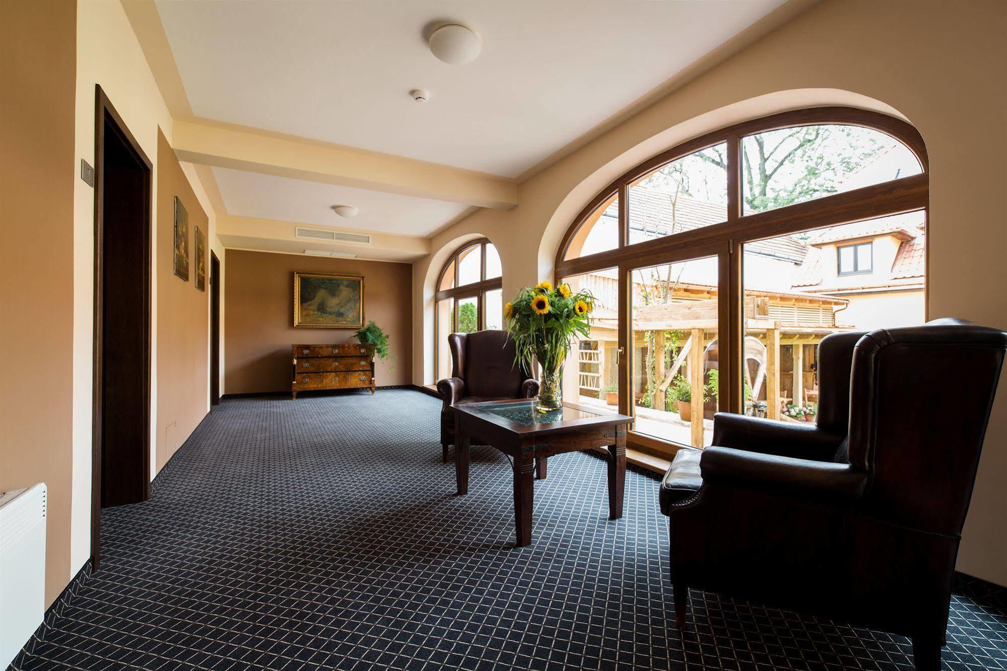 Selsky Dvur - Bohemian Village Courtyard Otel