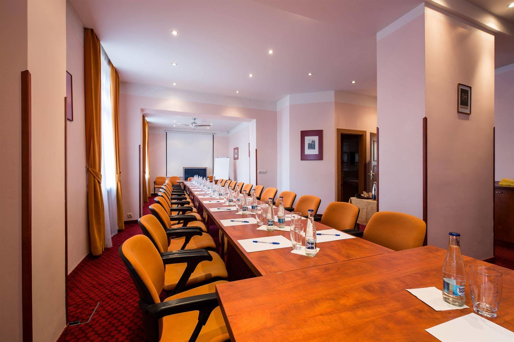 Hotel Selsky Dvur - Bohemian Village Courtyard Prague