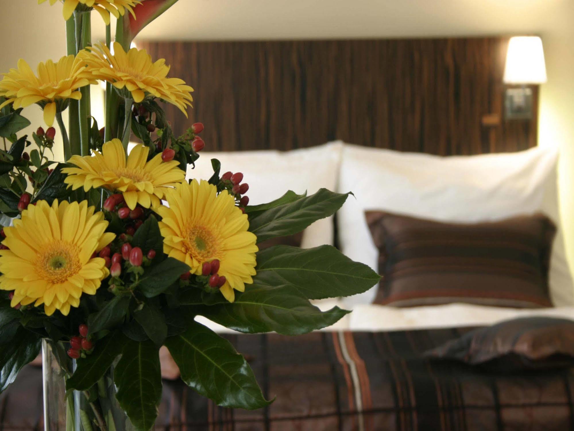 Ea Crystal Palace Hotel 4*