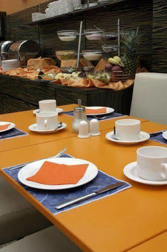 Ea Crystal Palace Hotel