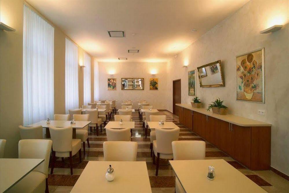 Centre Plaza Hotel