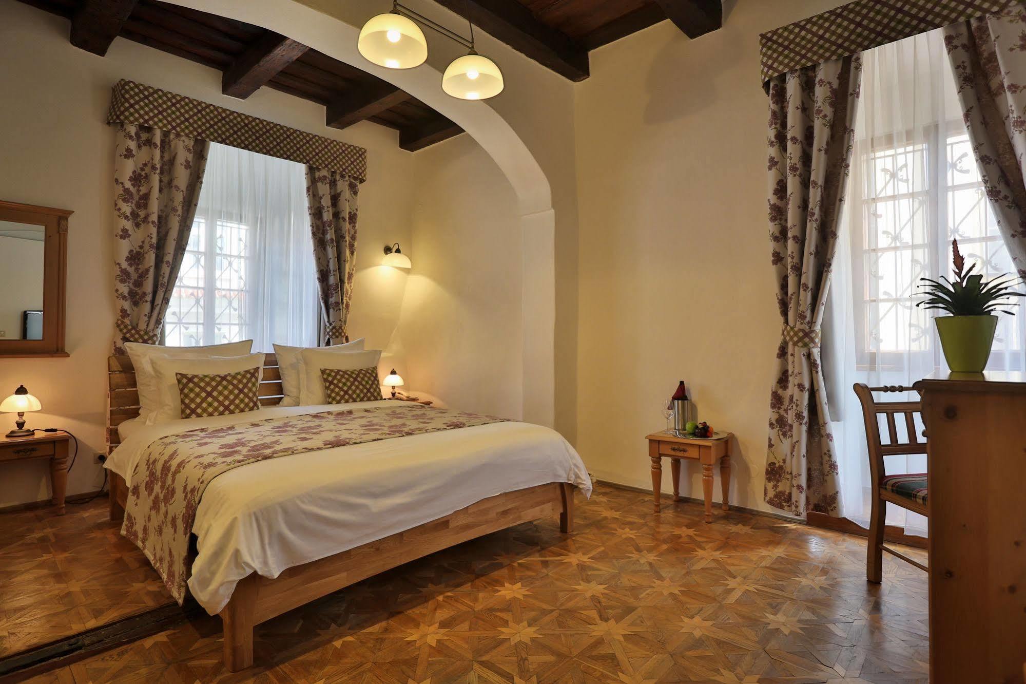 Questenberg Hotel 4*
