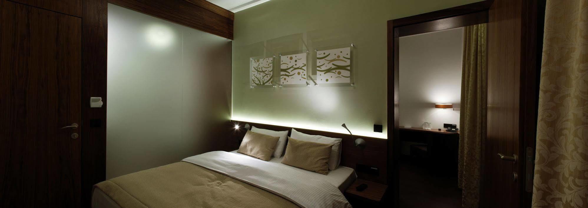 Otel Carol 4*