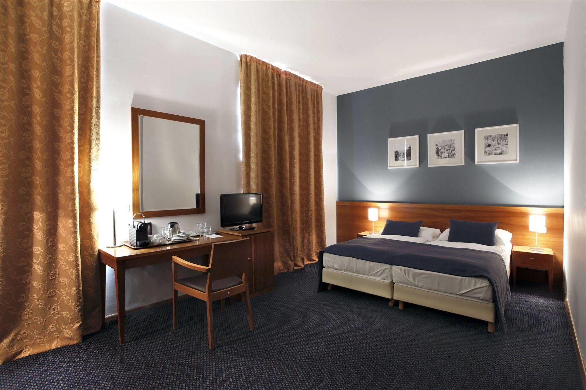 Carol Otel Prag
