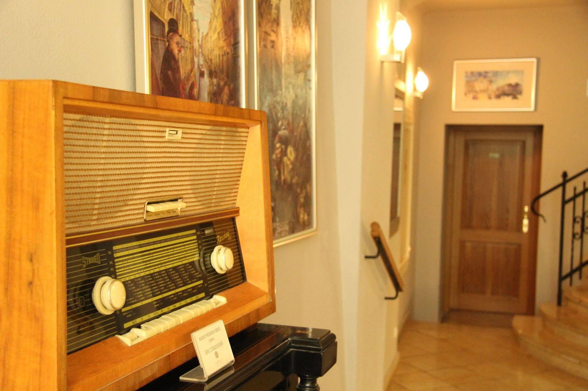 The Golden Wheel Hotel 4*