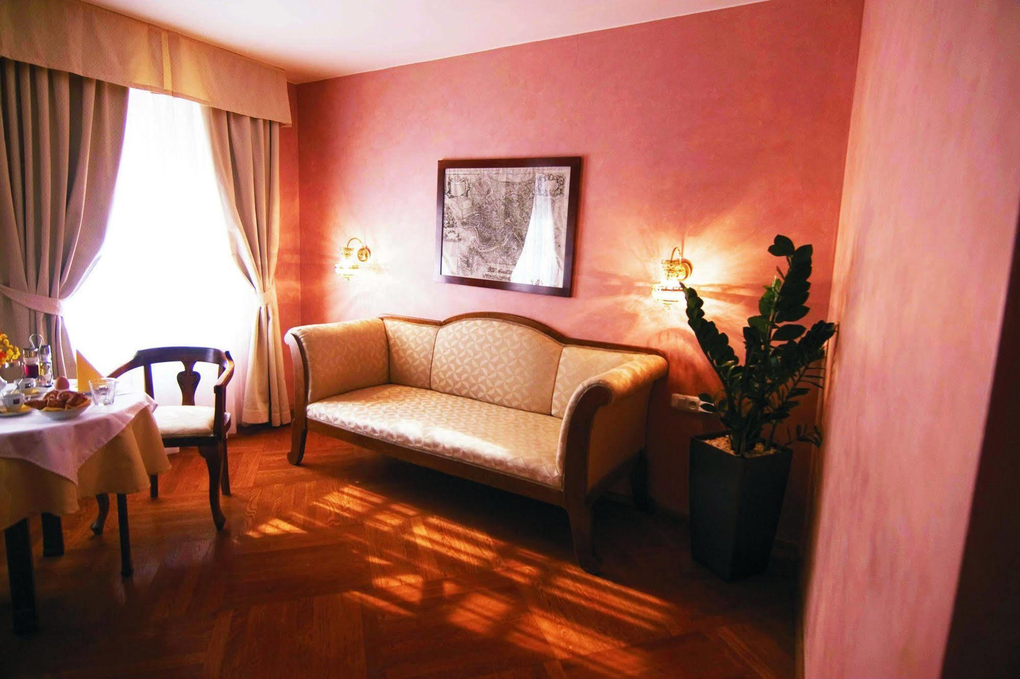Otel Roma 4*
