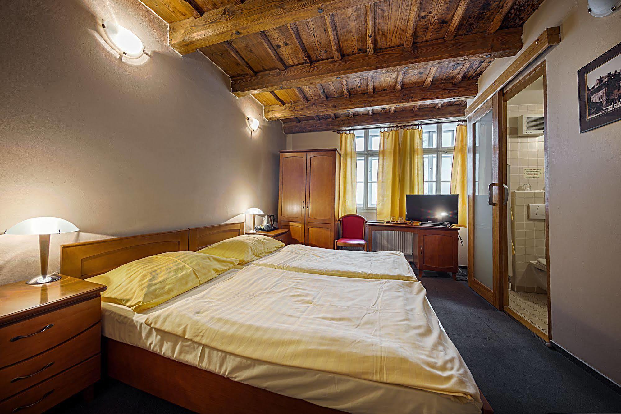 U Tri Bubnu Otel 3*