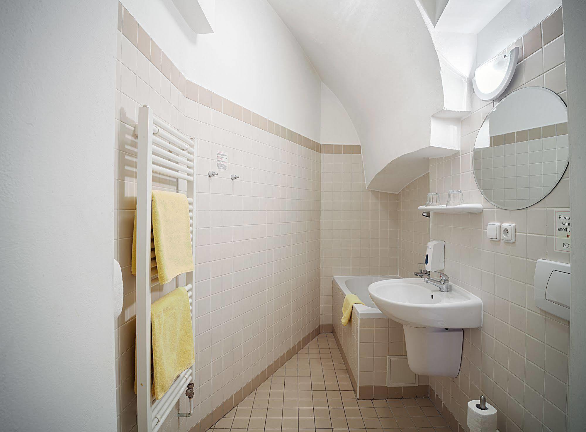 Otel U Tri Bubnu Prag