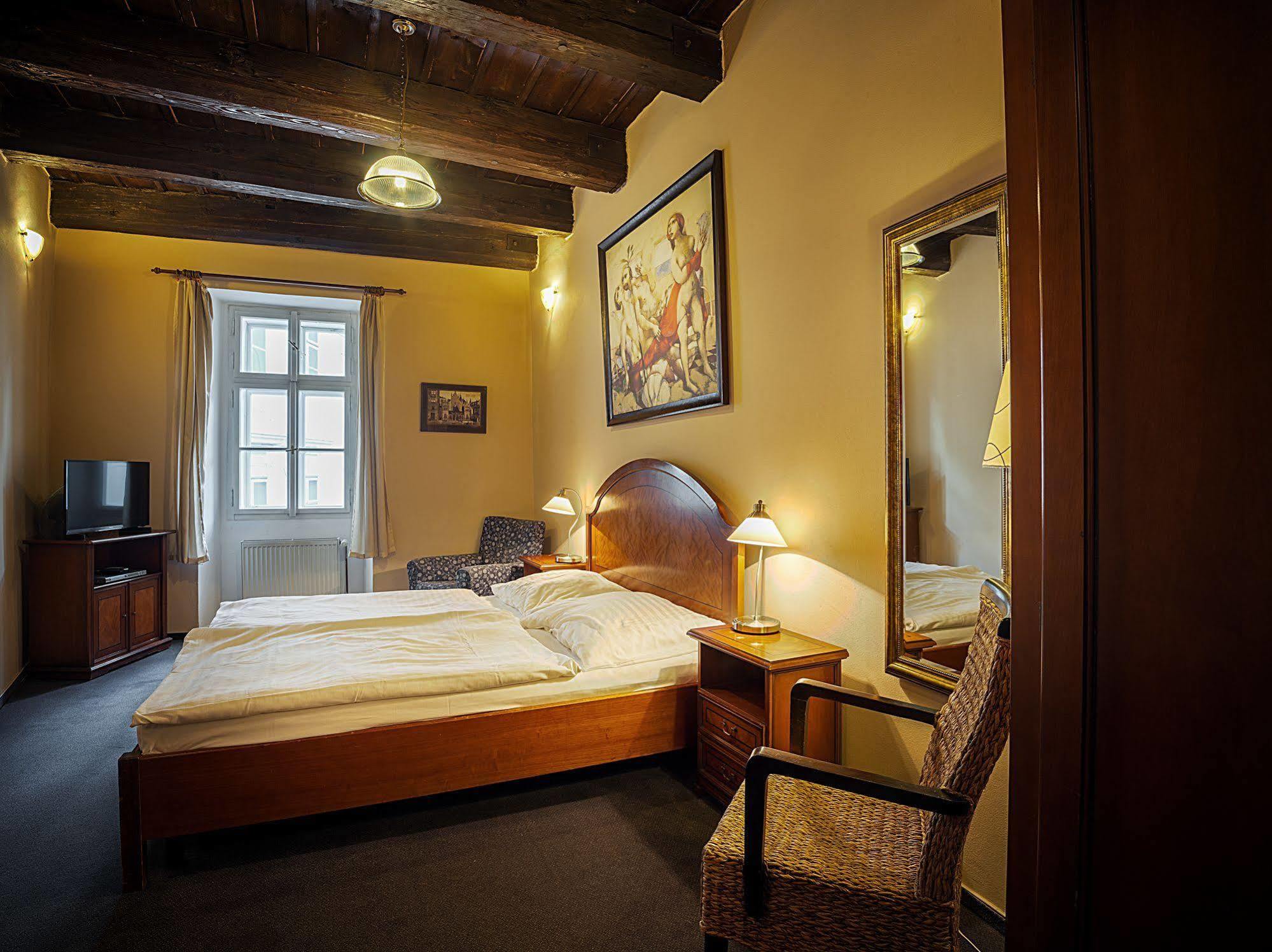 Otel U Tri Bubnu Prag