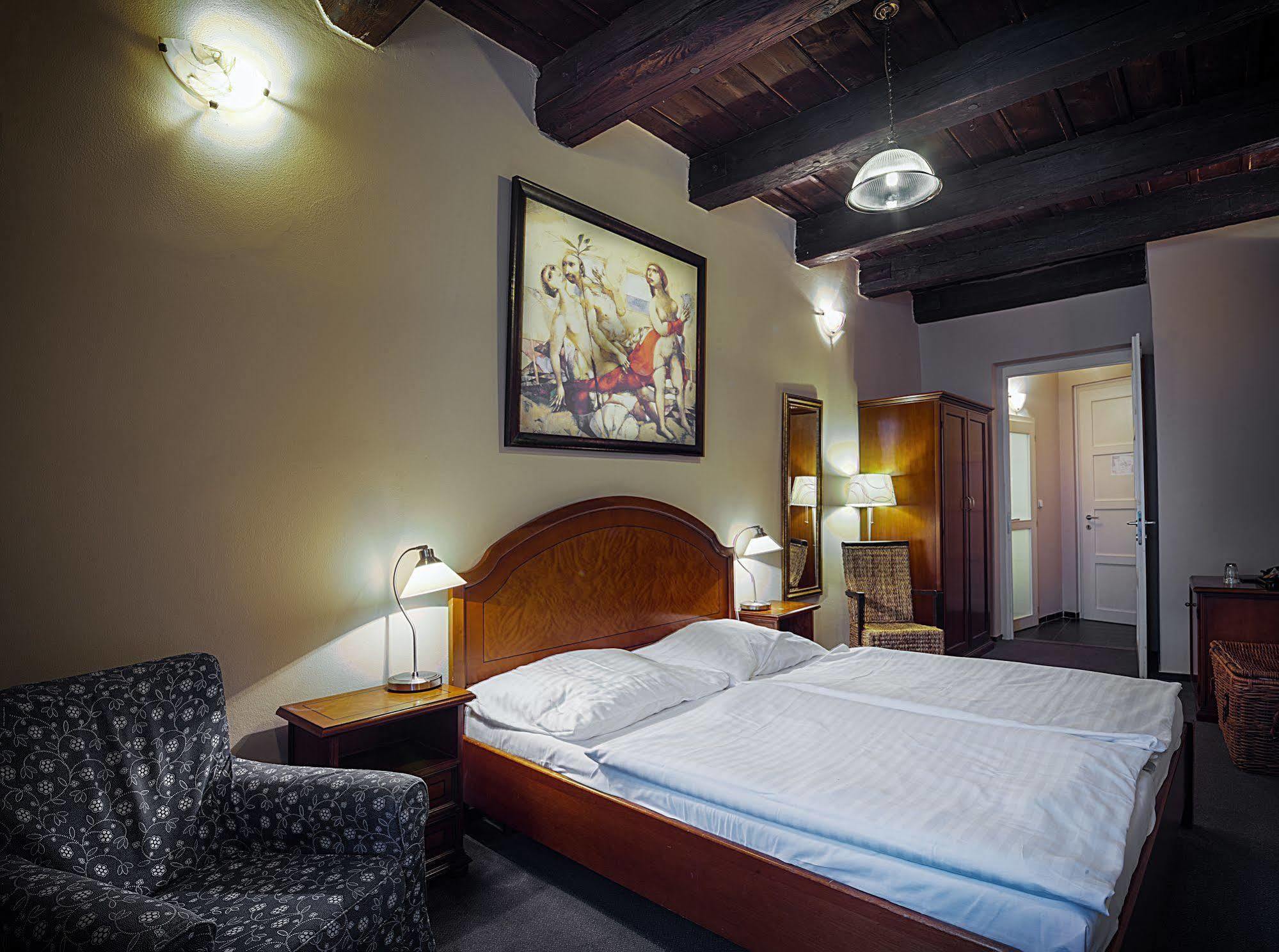 U Tri Bubnu Otel