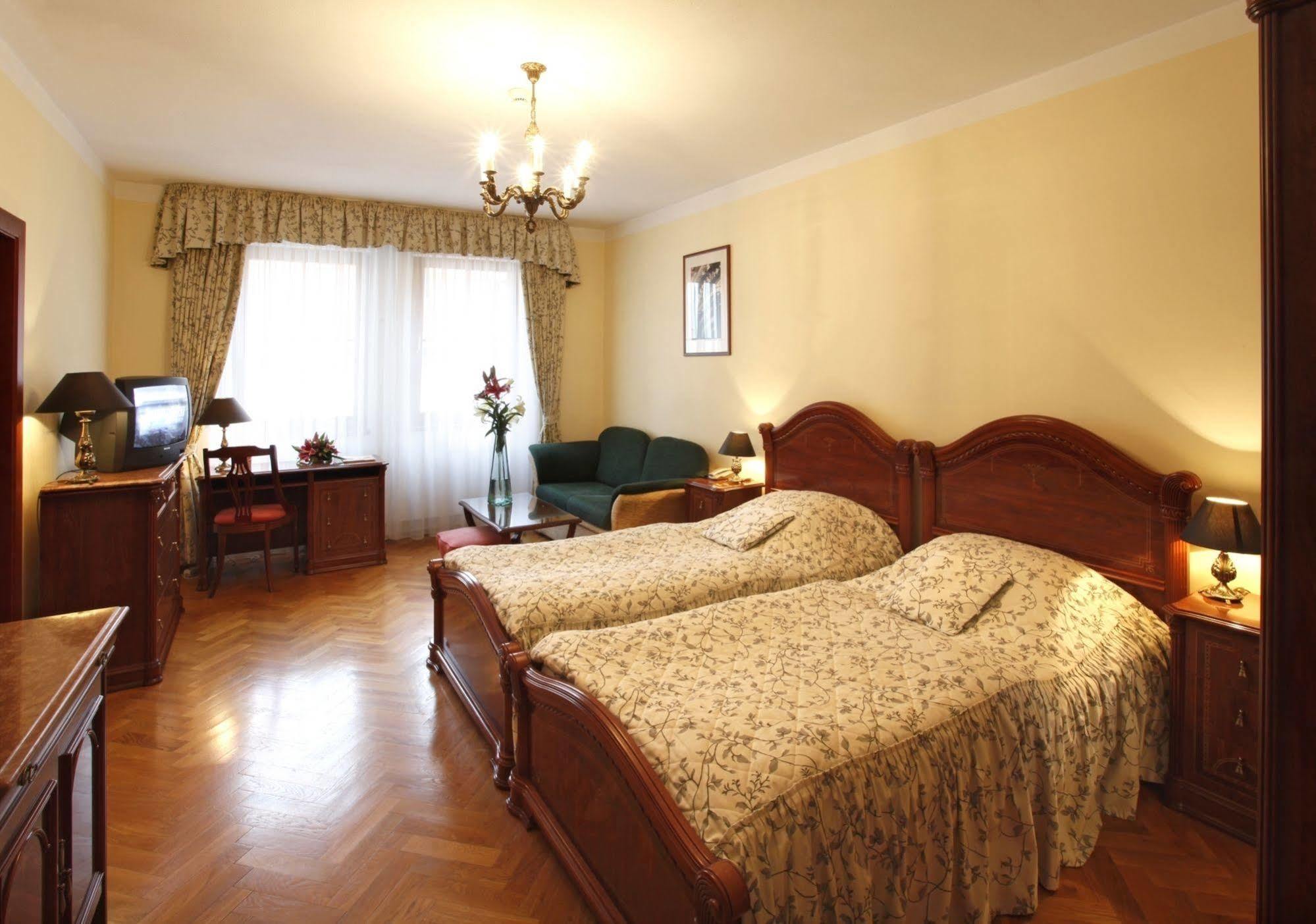 Hotel Boutique Constans 4*